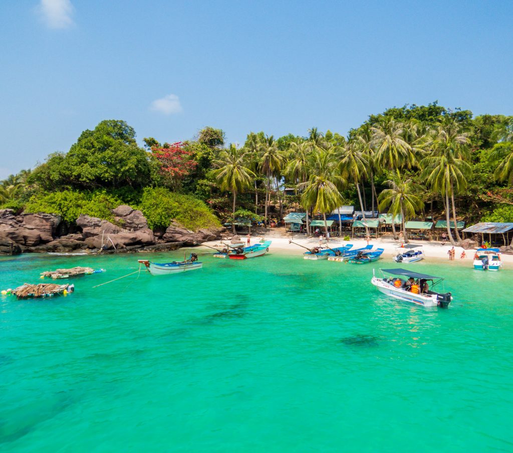 L'eau turquoise de l'île de Phu Quoc