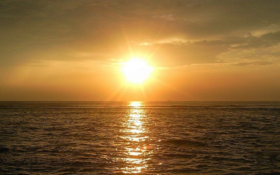 Cocuher de soleil sur la plage de Nilaveli