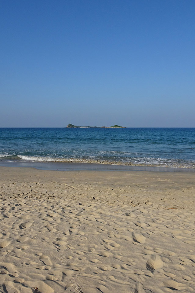 Vuye sur Pigeon Island depuis la plage de Nilaveli
