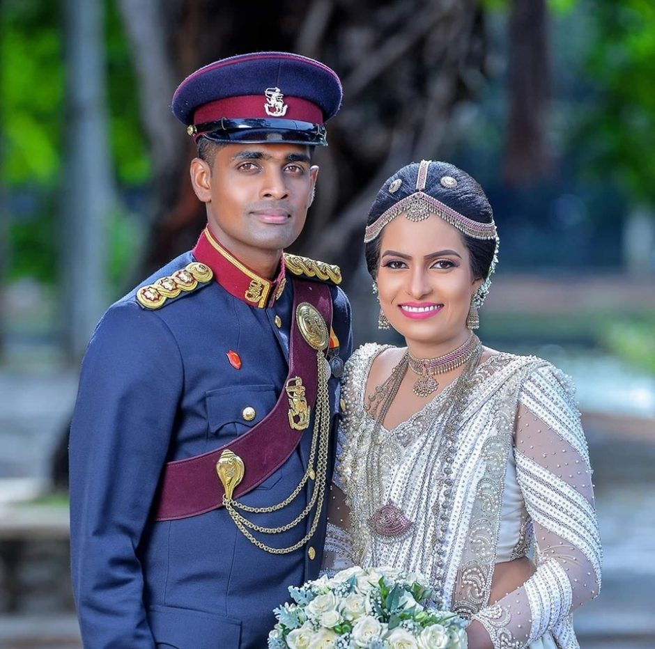 How does a Sri Lankan wedding take place?