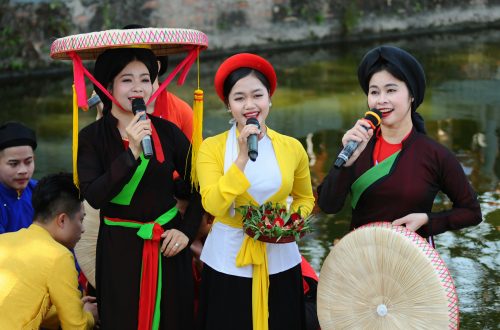 Plongez dans l’Âme du Vietnam : Les 10 Festivals à Ne Pas Manquer